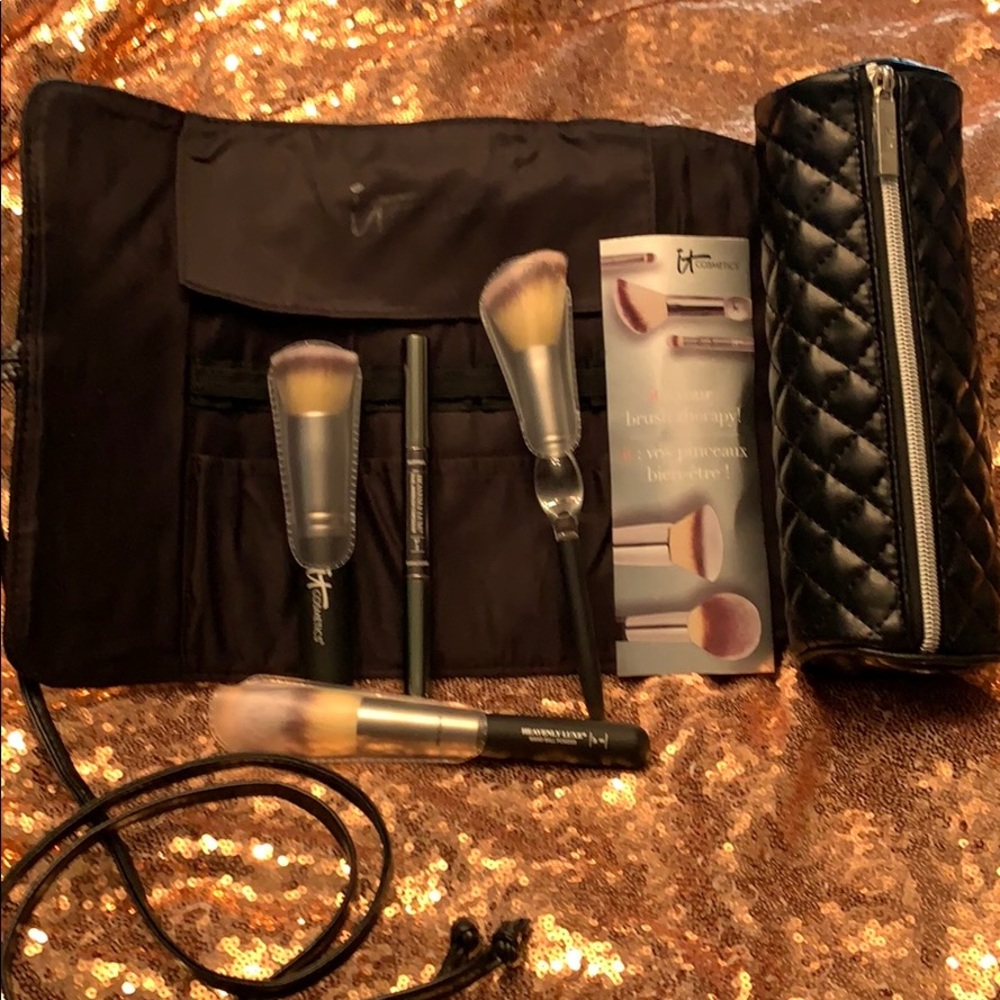 “It” Cosmetics Brush Roll Makeup Bag brush set
